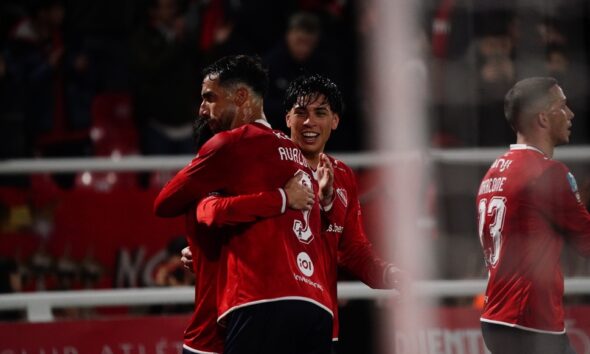 ndependiente derrotó 1-0 a Newell's con un golazo de Santiago Montiel, logró su segunda victoria consecutiva y quedó como líder del Torneo Clausura 2026.