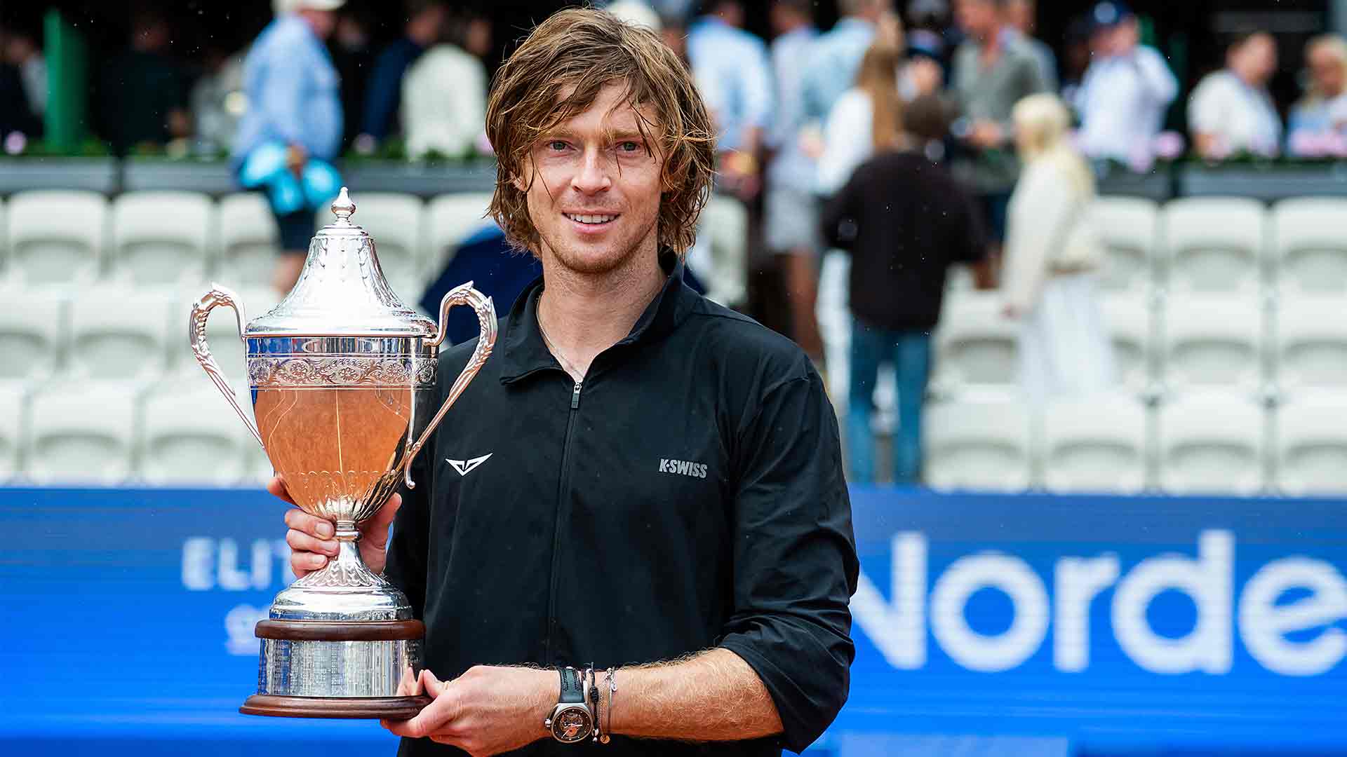 El ruso Andrey Rublev volvió a reinar en Bastad al derrotar a Luciano Darderi y conquistar el 18° título ATP de su carrera.