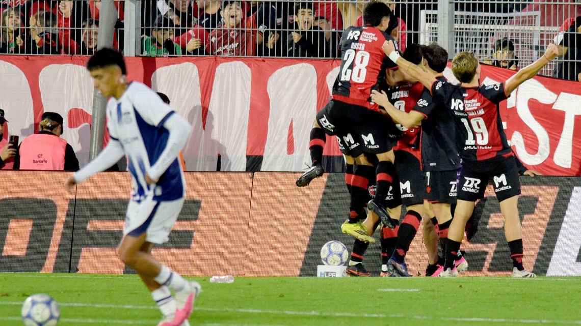 Newell's comenzó el Clausura 2026 con una valiosa victoria por 1-0 sobre Talleres gracias al gol de Matías Cóccaro y una destacada actuación de Josué Reinatti.