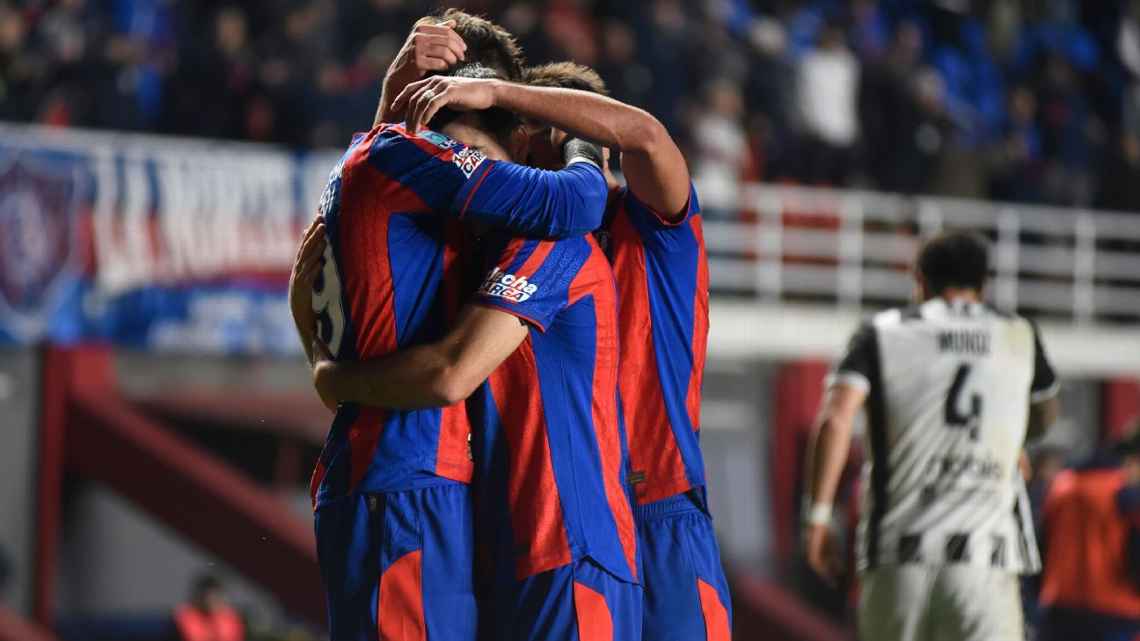 San Lorenzo derrotó 1-0 a Gimnasia de Mendoza por el Clausura con un gol de Auzmendi. Además, presentó oficialmente a Gustavo Del Prete