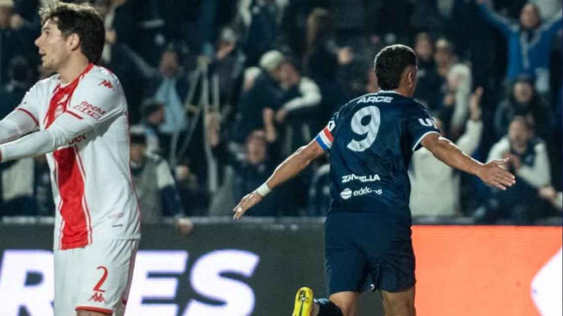 Independiente Rivadavia venció 2-1 a Huracán en Mendoza, logró su primer triunfo en el Clausura y se consolidó como líder de la Tabla Anual
