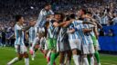 Argentina necesitó 120 minutos, otro gol de Messi y dos salvadas decisivas de Dibu Martínez para eliminar 3-2 a la heroica Cabo Verde.