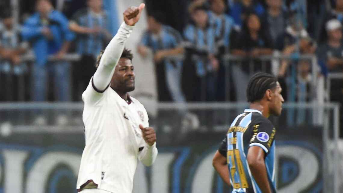 Bolívar venció 1-0 a Grêmio en Porto Alegre, ganó la serie 4-2 y avanzó a octavos de final de la Copa Sudamericana.