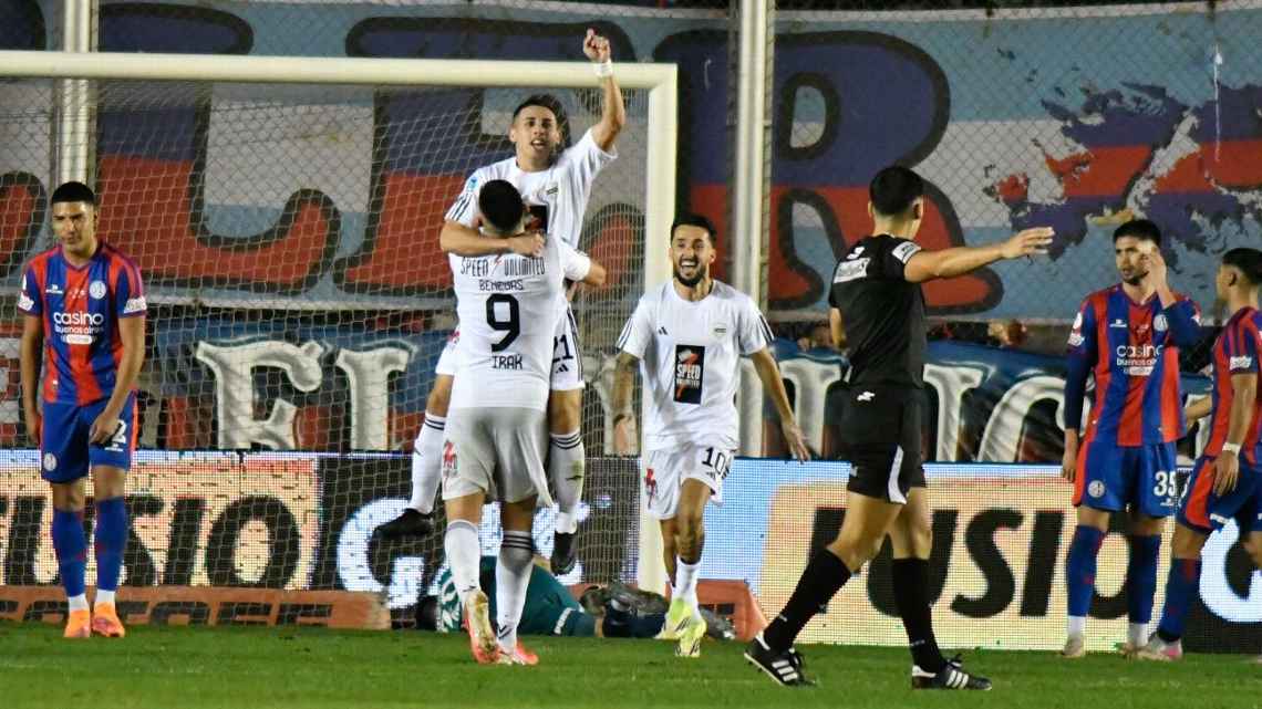 Riestra derrotó por penales a San Lorenzo luego del 1-1 en el tiempo reglamentario y avanzó a los octavos de final de la Copa Argentina.