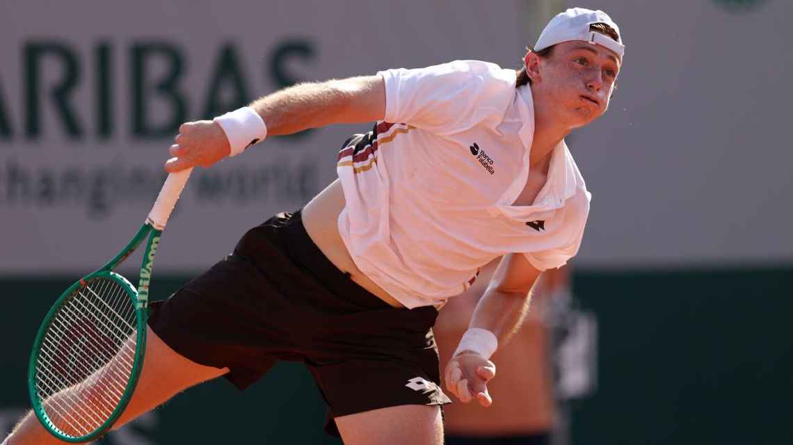 Buse remontó ante Feldbausch, volvió a meterse entre los ocho mejores de un torneo ATP y ahora buscará las semifinales frente a Etcheverry.
