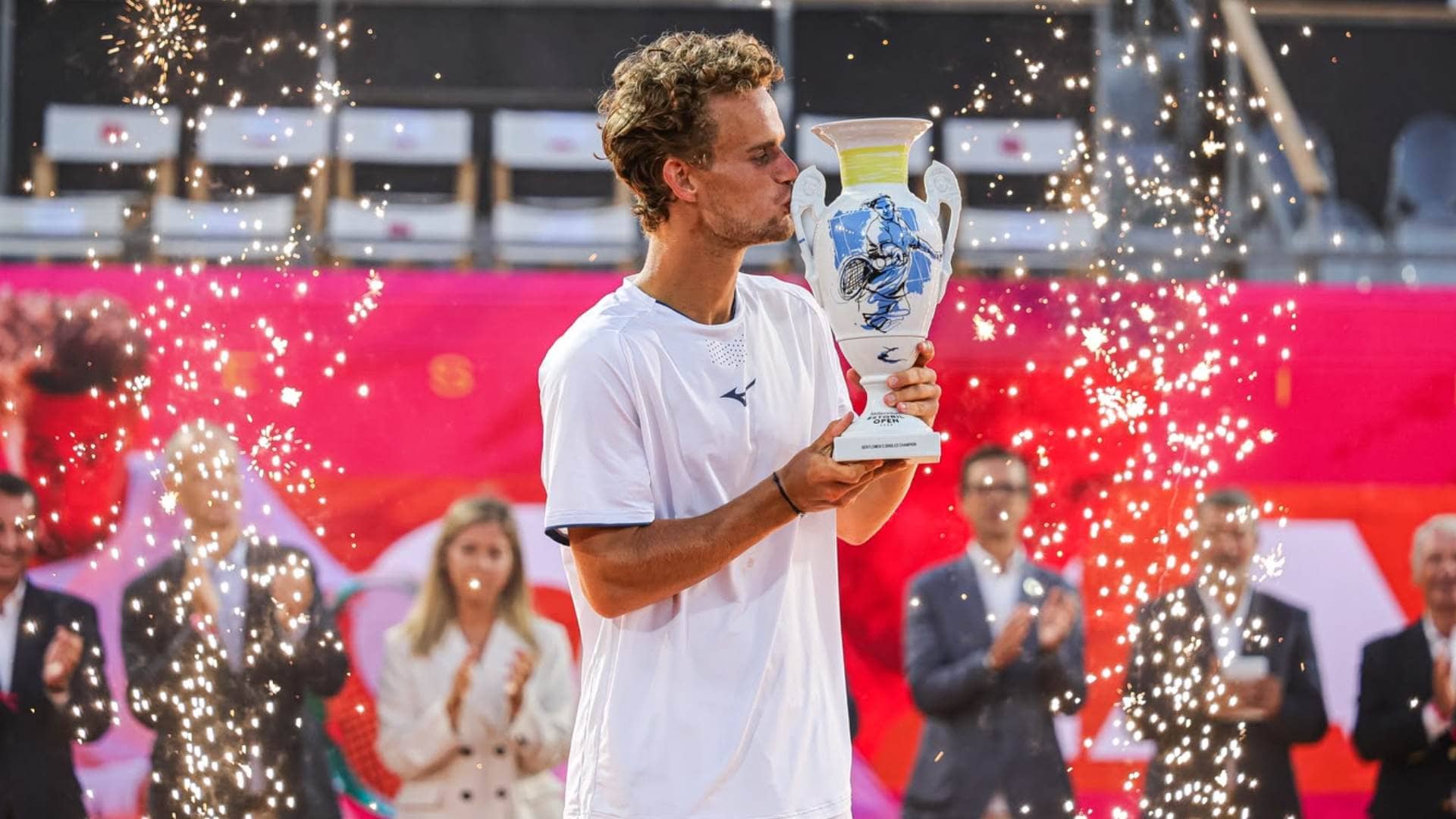 Luca Van Assche completó una semana inolvidable en Estoril con su primer título ATP y el mejor ranking de su carrera.