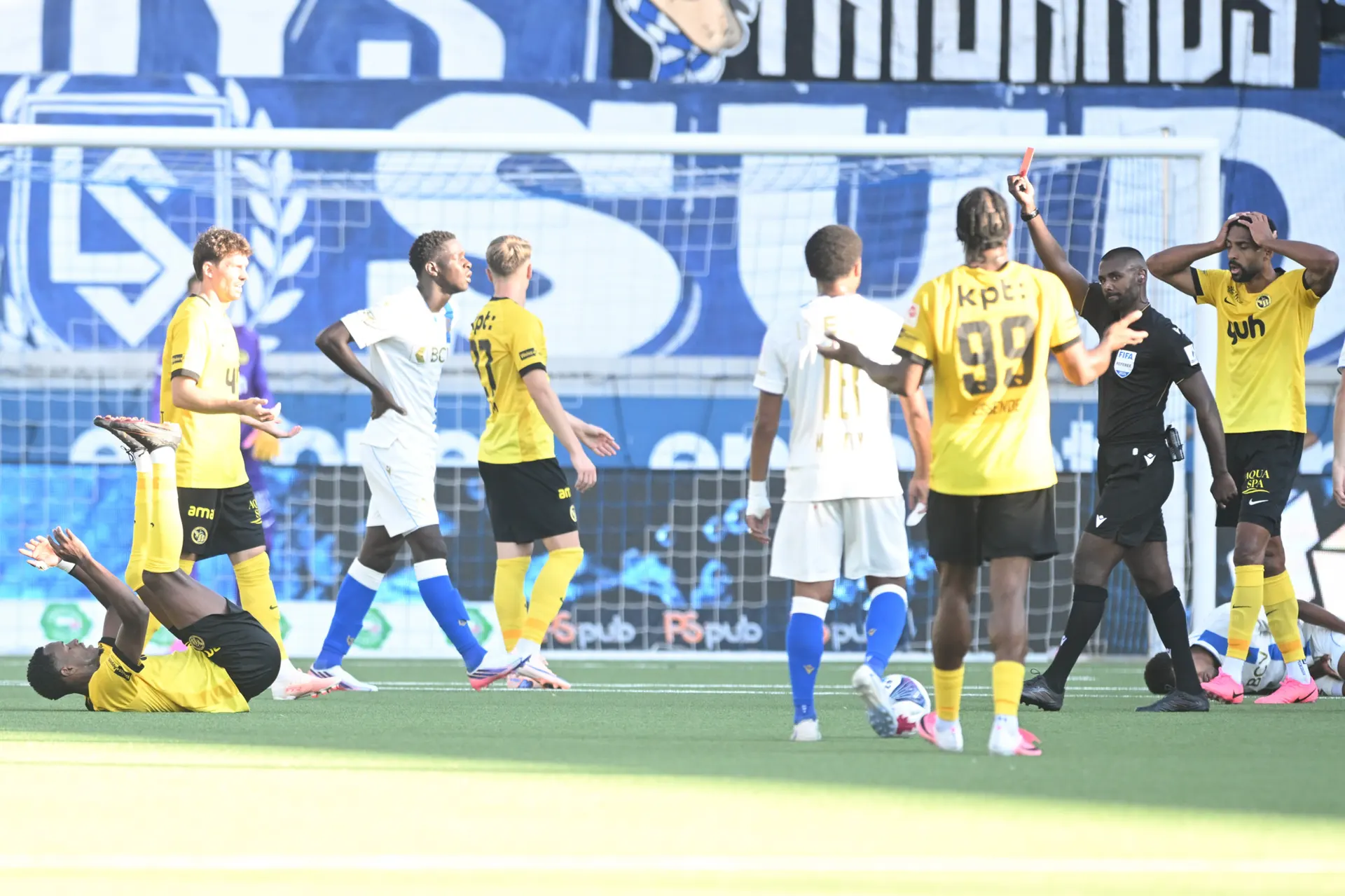 Young Boys continúa como líder tras empatar con Lausanne, mientras Servette logró su primer triunfo en la jornada 3 de la Liga de Suiza.
