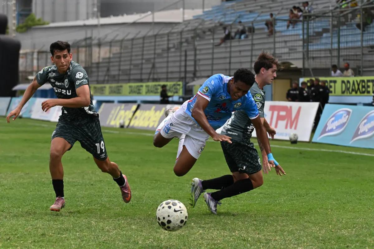 Leones alcanzó a LDU, Libertad quedó a un punto del hexagonal y Barcelona sumó su quinto partido consecutivo sin ganar.
