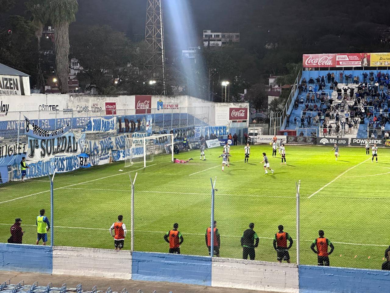 Gimnasia y Tiro venció 2-0 a Nueva Chicago, sumó su cuarta victoria consecutiva y quedó entre los protagonistas de la Zona B.