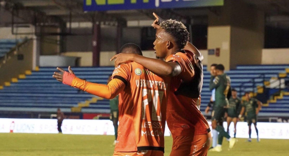 Libertad venció 3-0 a Orense, llegó a los 30 puntos y se metió en la pelea por el hexagonal por el título.