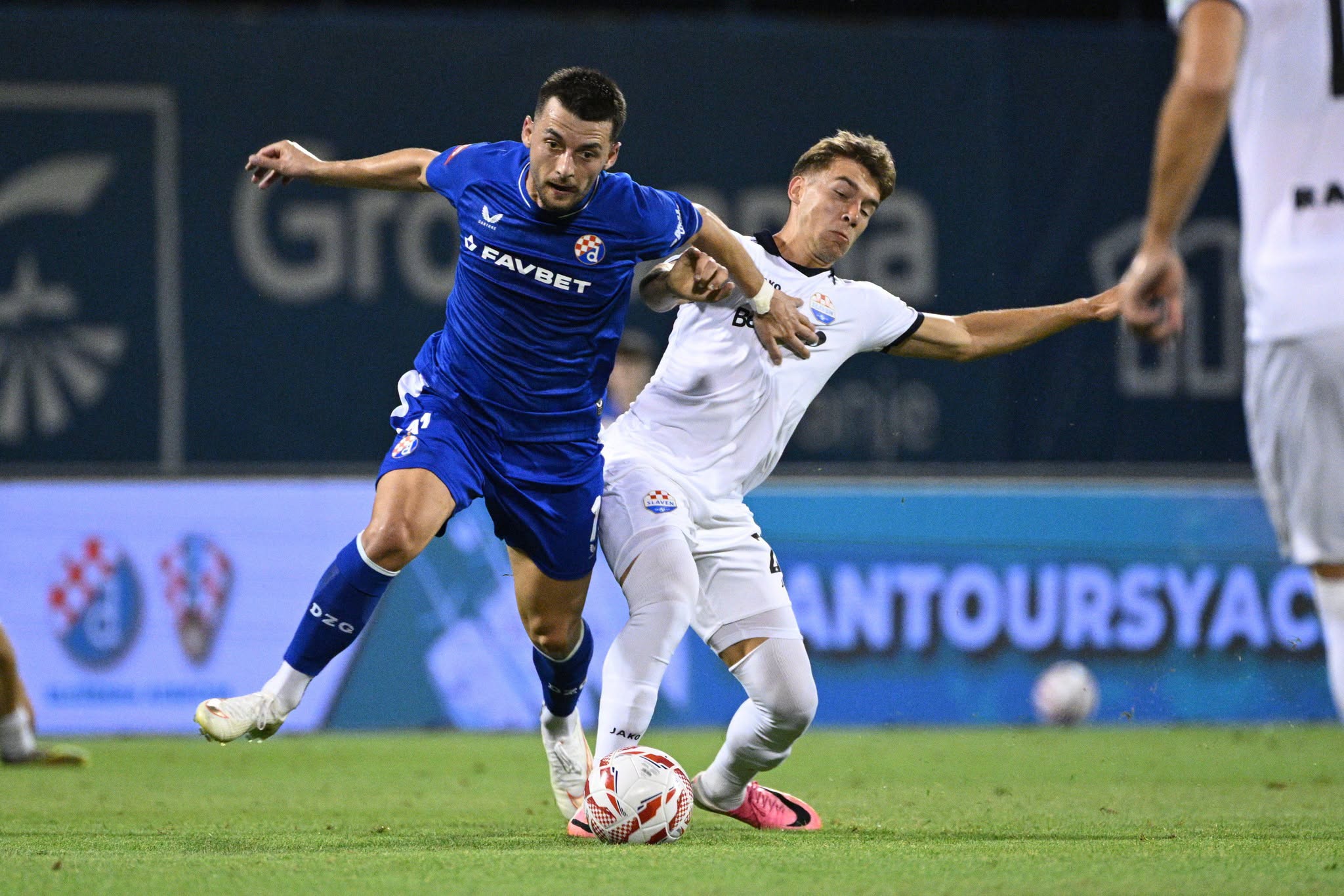 Dinamo Zagreb derrotó 2-0 a Slaven Belupo con un doblete de Dion Drena Beljo en el inicio de la Liga de Croacia.