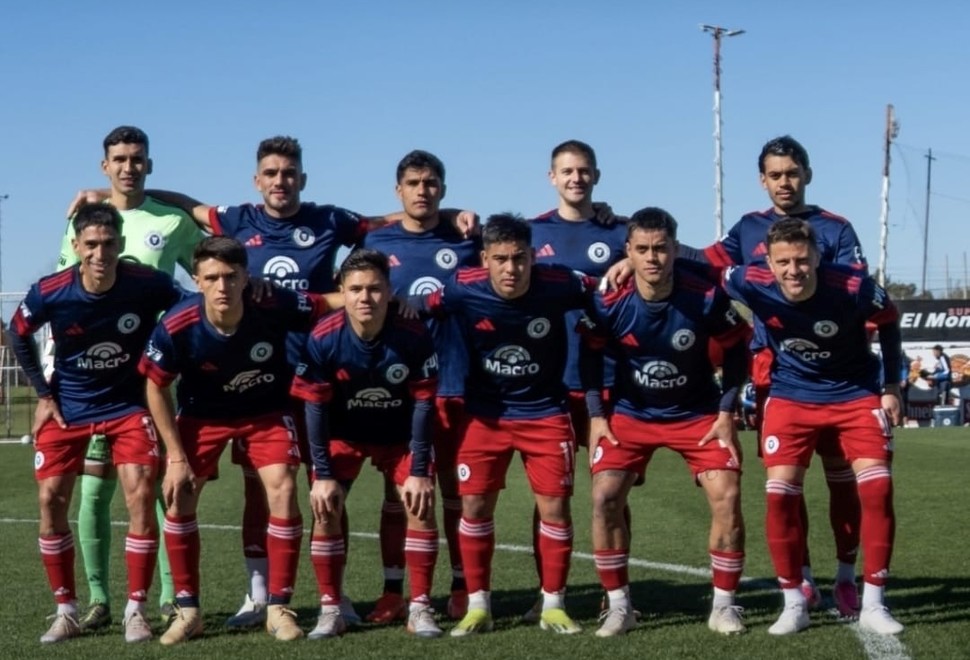 Leones subió al tercer puesto de la Zona B y Juventud Unida quedó muy cerca del Reducido tras dos partidos pendientes de la Primera C.