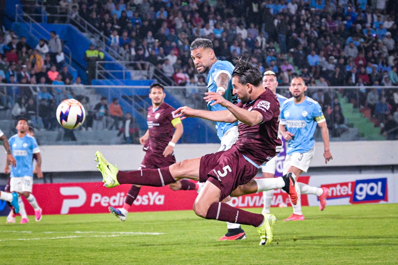 Bolívar goleó a Aurora y The Strongest sufrió su primera derrota en la jornada 14 de Bolivia.