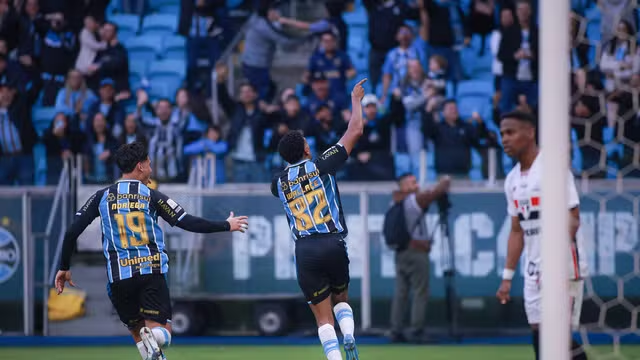 Grêmio y Coritiba ganaron en el inicio de la Jornada 22, mientras Botafogo-Fluminense y Remo-Atlético Mineiro repartieron puntos.