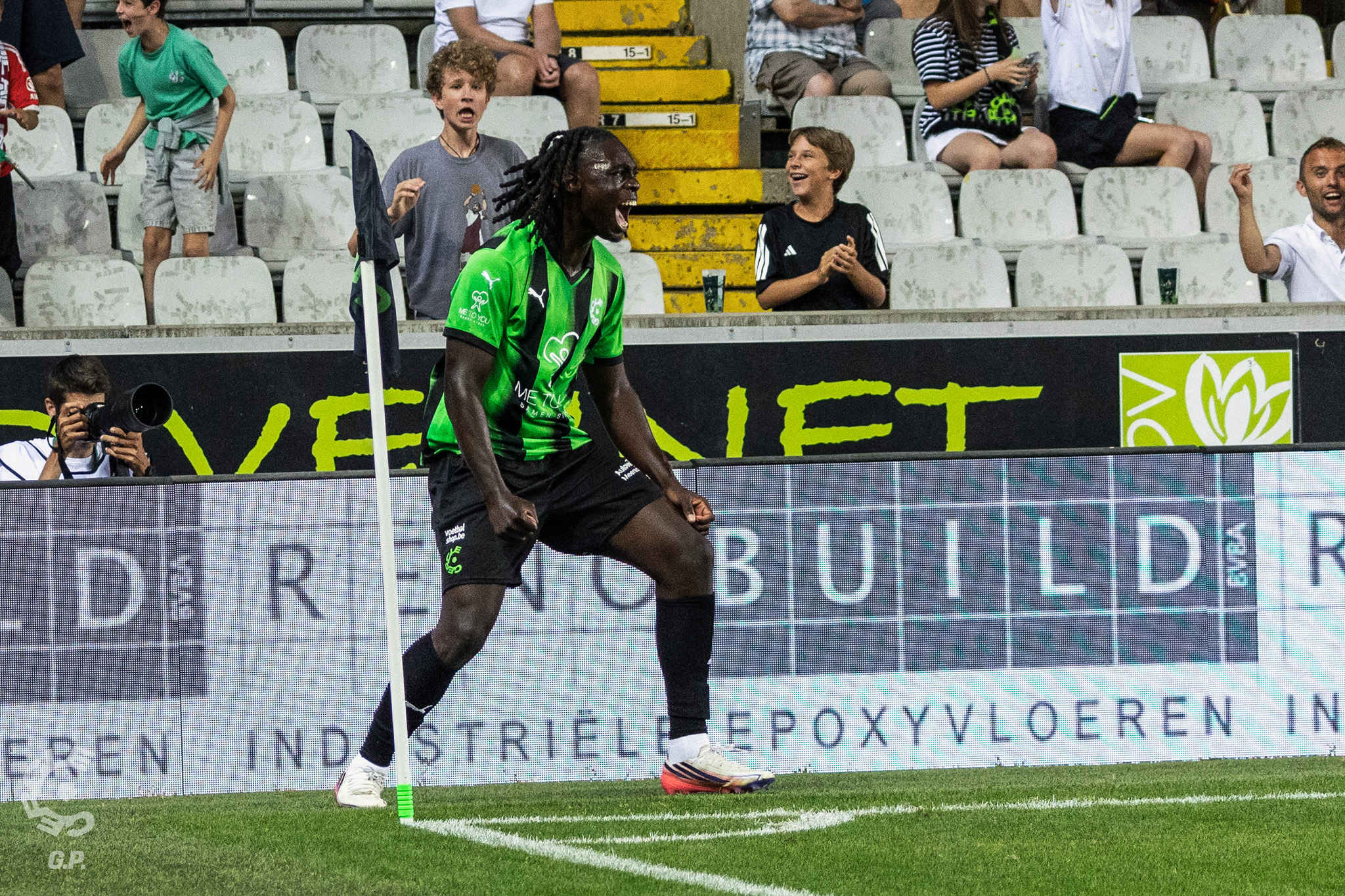 Cercle Brugge remontó sobre el final y empató 3-3 ante Sint-Truiden en el inicio de la segunda jornada de la Jupiler Pro League 2026/27.