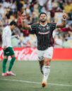 Fluminense remontó y venció 3-2 a Palmeiras, un resultado que vuelve a darle a Flamengo una oportunidad para acercarse a la cima del Brasileirão.