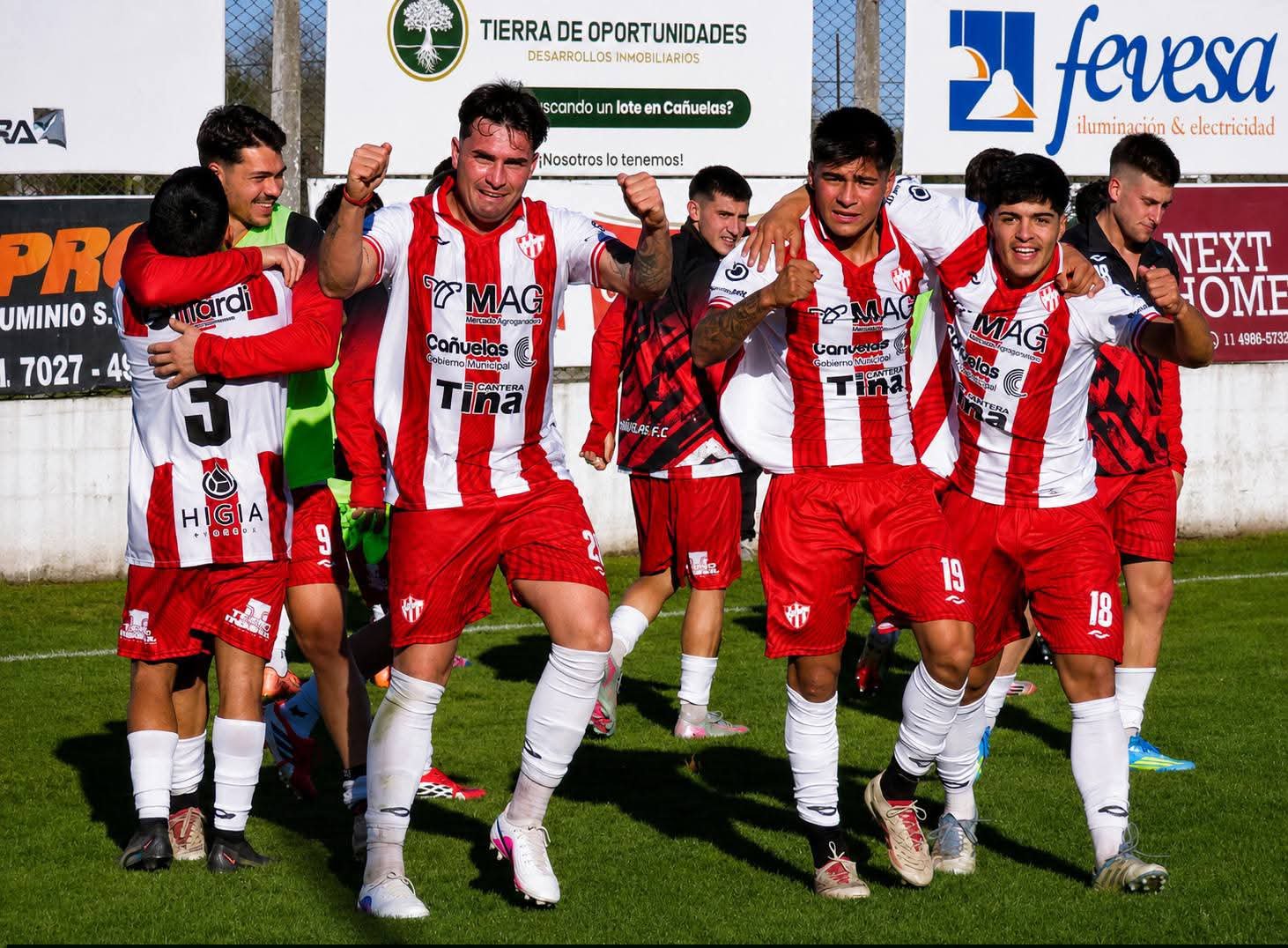 Cañuelas se acercó a Luján y Sacachispas perdió terreno