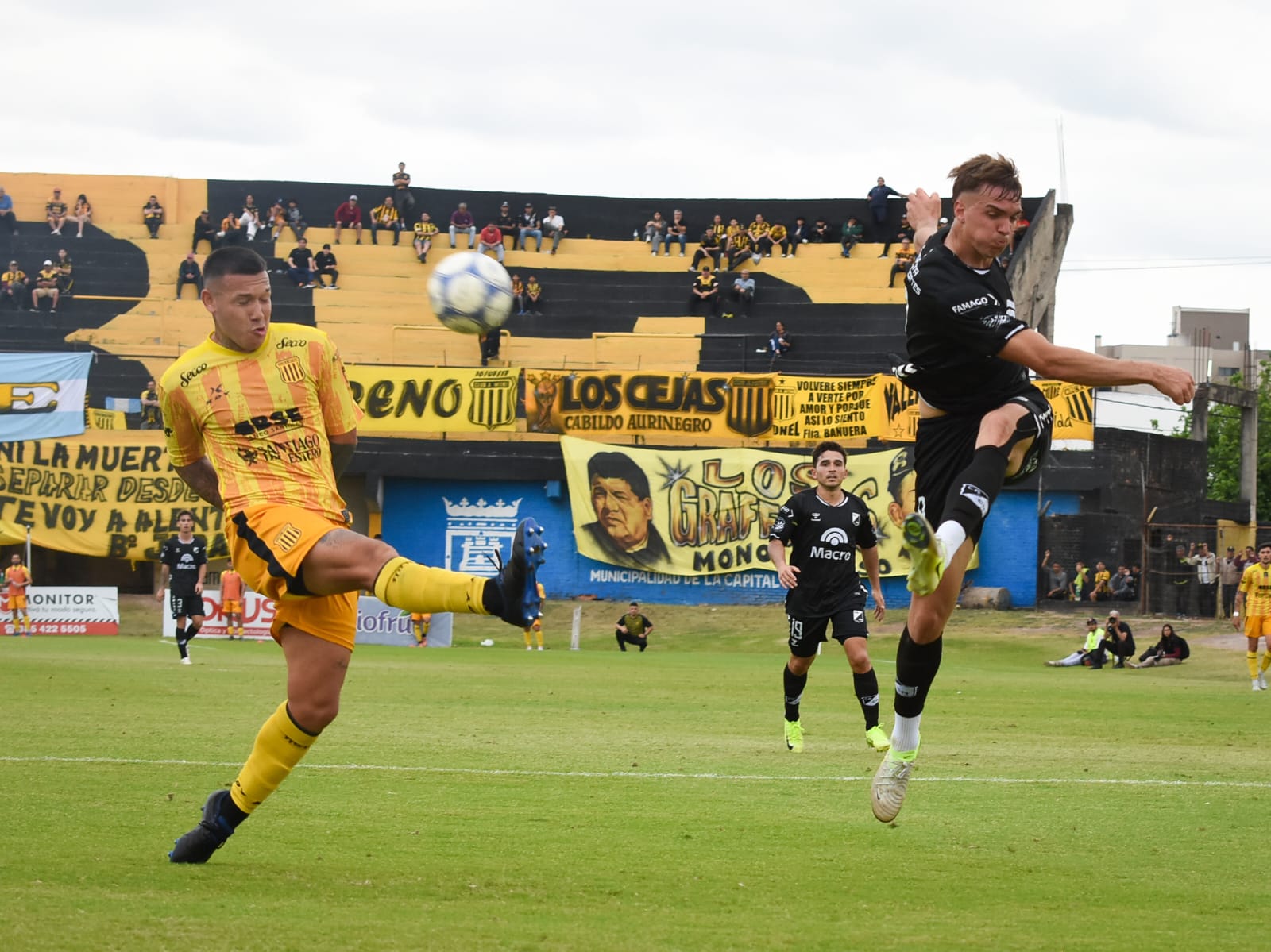 Central Norte reaccionó ante Mitre, empató 2-2 y mantuvo margen sobre la zona de descenso.