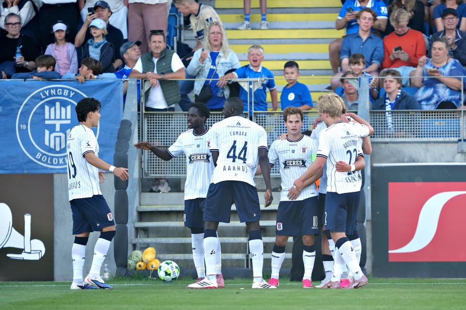 Lyngby y AGF protagonizaron un empate 2-2 con cuatro goles y una definición agónica en la segunda jornada del fútbol danés.