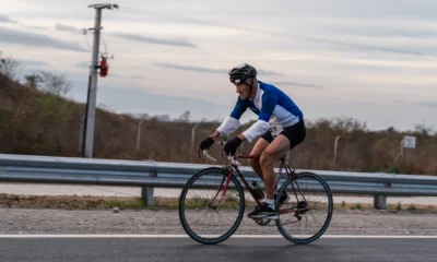 Final del Campeonato Regional de Duatlón 2026 en Salta con atletas compitiendo en el Parque Bicentenario