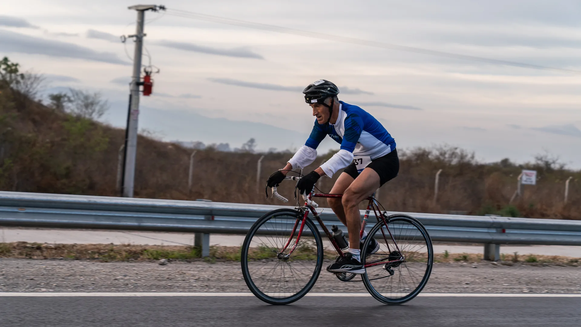Final del Campeonato Regional de Duatlón 2026 en Salta con atletas compitiendo en el Parque Bicentenario