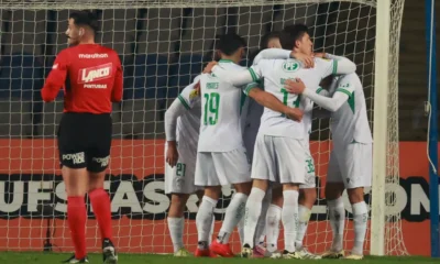 Audax ganó 1-0 en Concepción con gol de Chiaverano y resistió gran parte del encuentro con diez jugadores.