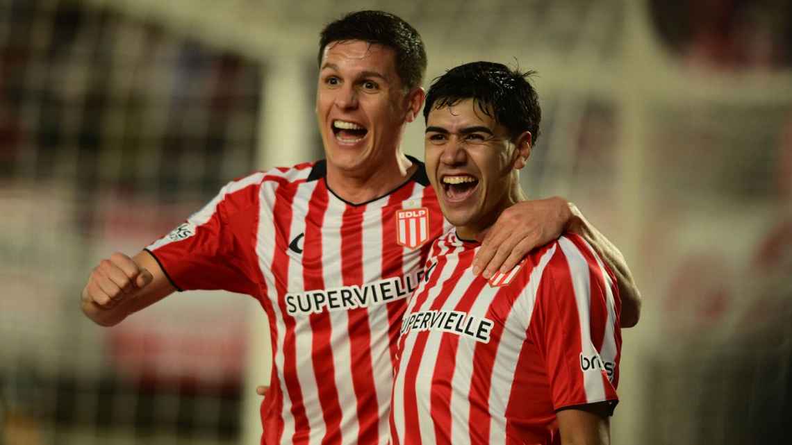 Estudiantes goleó 4-0 a Gimnasia, volvió a quedarse con el clásico platense y prolongó una extensa racha sin perder como local ante el Lobo.