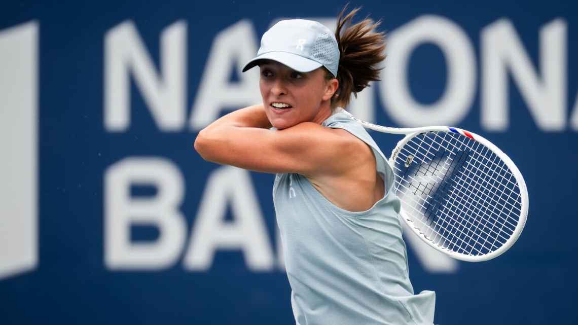 Swiatek dominó a Shnaider, Svitolina remontó ante Alexandrova y ambas se enfrentarán por un lugar en la final de Toronto.