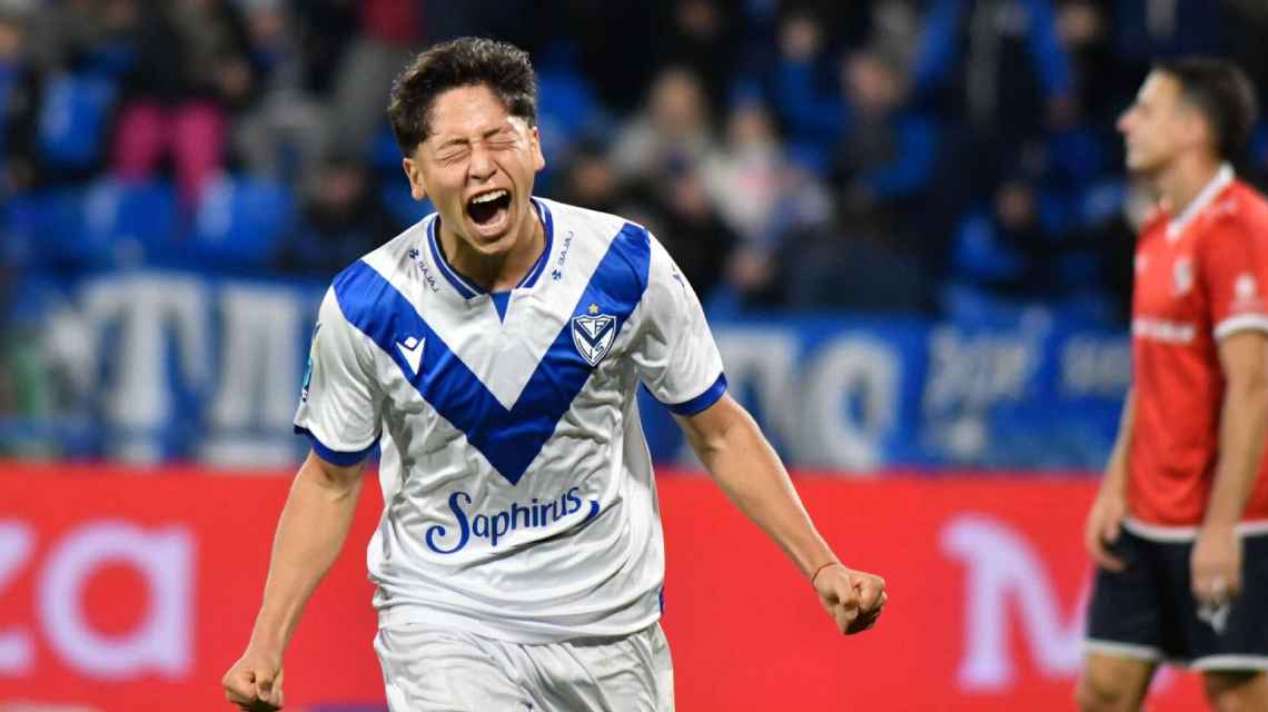 Con un tanto de Thiago Aguirre, Vélez derrotó a Independiente, mantuvo el puntaje ideal y se adueñó de la cima del Torneo Clausura 2026.
