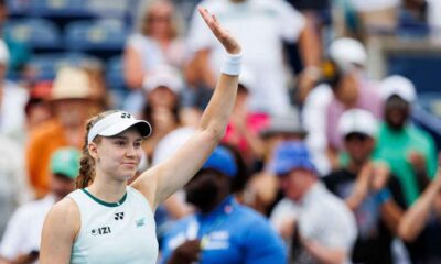 Rybakina sobrevivió a Osaka en tres sets y Gauff avanzó por walkover para completar las semifinales del WTA Toronto.