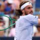 El ATP Winston-Salem 2026 comenzó con triunfos de Tsitsipas, Sonego y Altmaier, además de varios retiros que modificaron el cuadro.