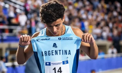 Matías Reynaga ganó la plata en los 10.000 metros de Santa Fe 2026 con 28:26.17 y le dio a Argentina su primera medalla en atletismo.