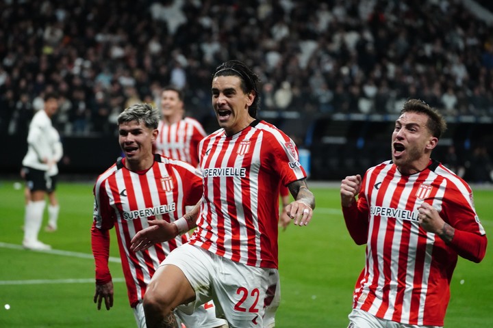 Estudiantes venció 1-0 a Corinthians en Brasil, ganó 2-1 la serie y avanzó a semifinales de la Copa Libertadores 2026.