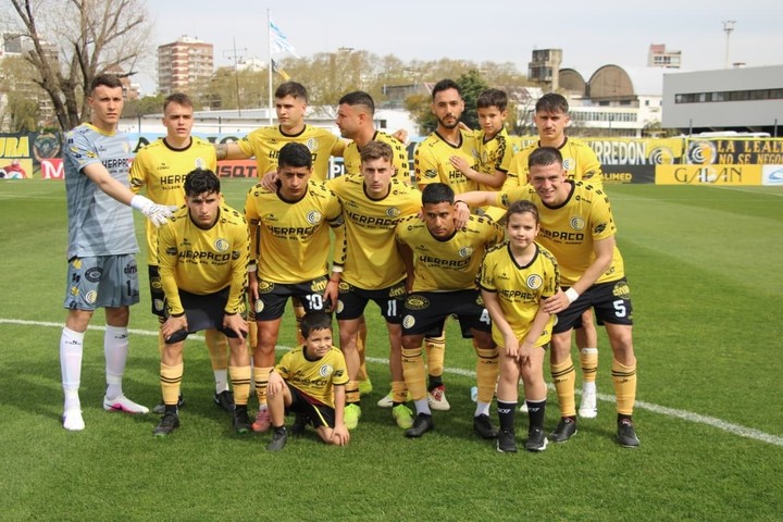 Comunicaciones venció a Defensores Unidos en la fecha 36 de la Primera B Metropolitana