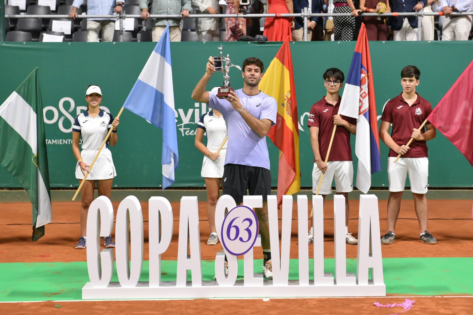 Facundo Díaz Acosta fue campeón del Challenger de Sevilla tras vencer 6-2 y 6-1 a Dusan Lajovic. Repaso de todos los títulos de la semana.