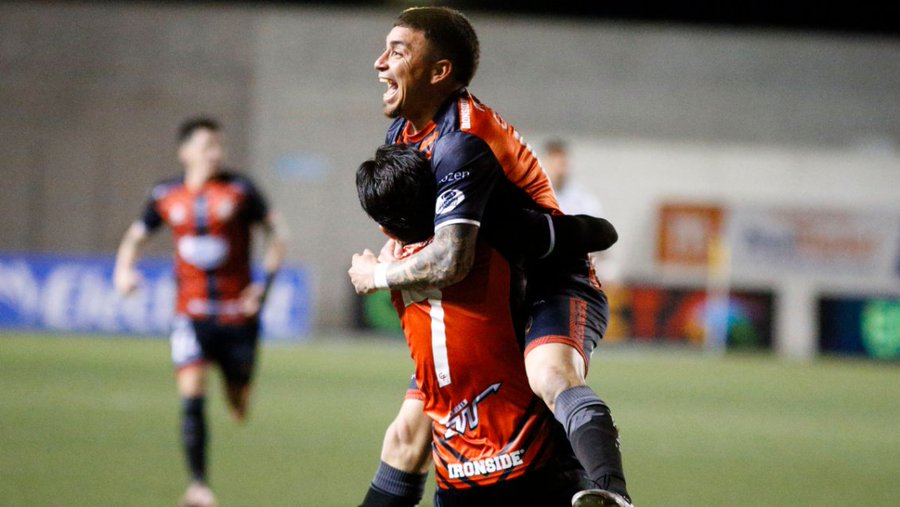 Limache quedó a dos puntos de la zona internacional y Coquimbo volvió al triunfo en la puesta al día del torneo chileno.