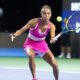 Leylah Fernández debutó con victoria en el WTA 500 de Singapur, mientras Sasnovich eliminó a Kasatkina y Chwalinska comenzó con triunfo.