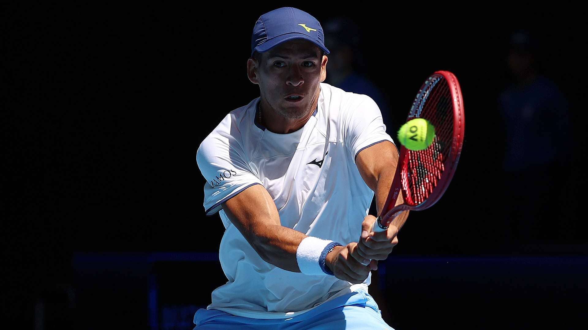 Sebastián Báez cayó ante Jenson Brooksby por doble 7-5 y se despidió en su estreno en Chengdu.