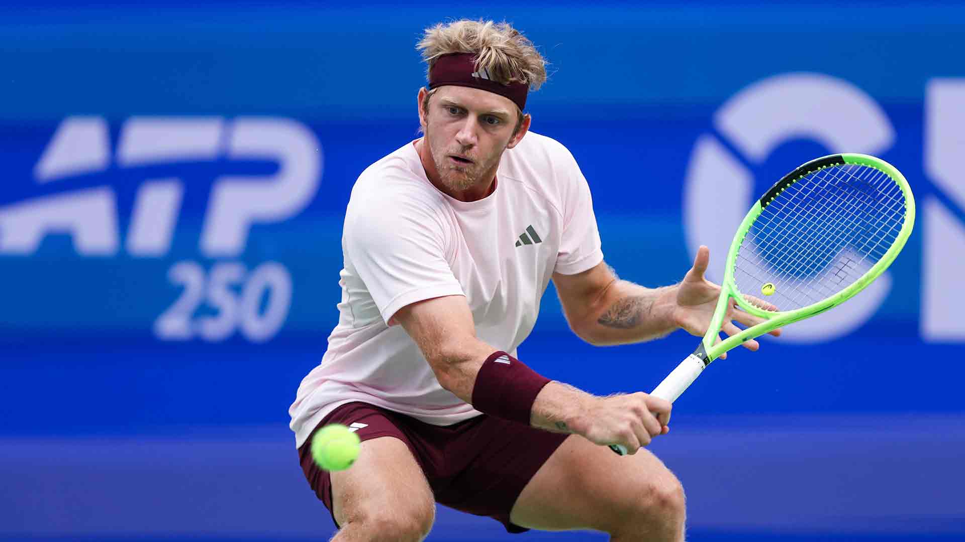 Hurkacz y Davidovich Fokina remontaron sus semifinales y disputarán el título del ATP de Chengdu.