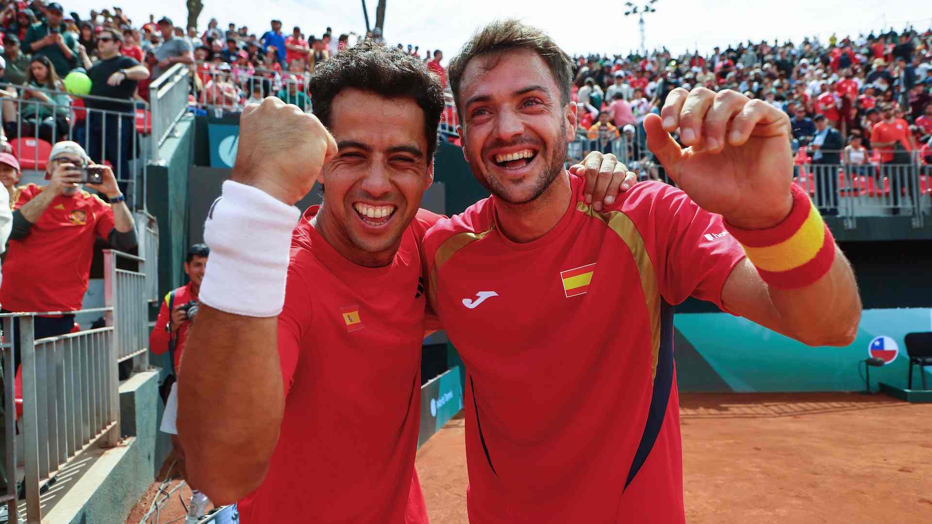 España venció a Chile en Santiago y clasificó al Final 8 de la Copa Davis. Martínez y Munar sentenciaron el 3-0 con el triunfo en dobles.