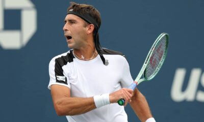 Etcheverry y Navone avanzaron en el US Open 2026 y se enfrentarán por un lugar en octavos. Alcaraz, Medvedev y Shelton también ganaron.
