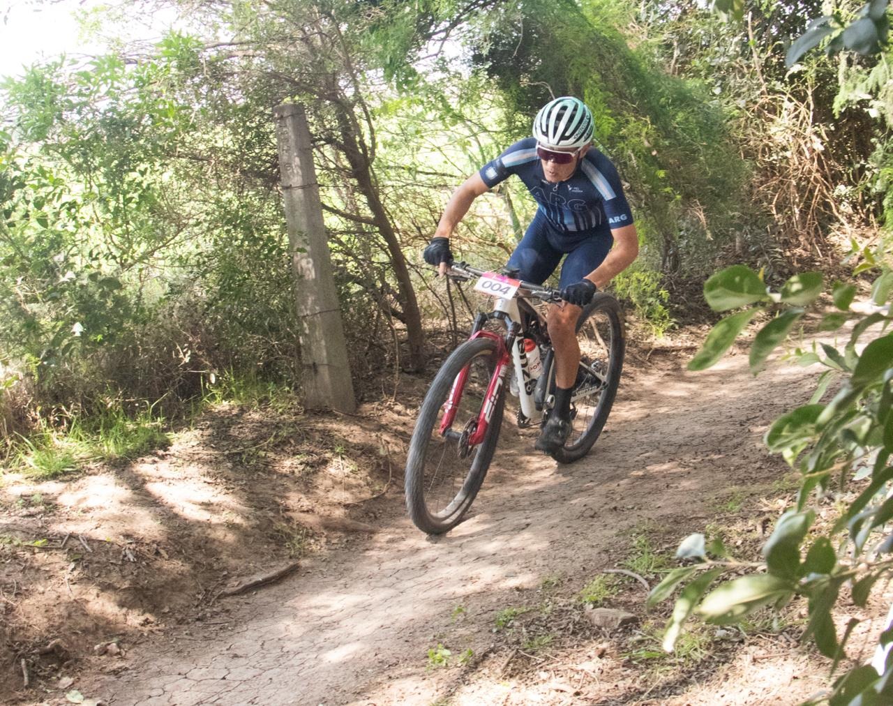 Joel Contreras conquistó la medalla de oro en ciclismo MTB de los Juegos Suramericanos 2026, disputado en el Autódromo de Rafaela.