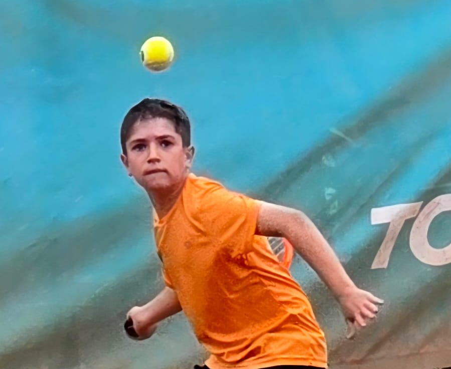 Manuel Deane avanzó a semifinales del Nacional de Menores Sub 10. El salteño ganó tres partidos y ahora buscará un lugar en la final.