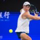 Swiatek, Svitolina y Ostapenko siguen adelante en el circuito WTA, mientras Kartal sorprende a Paolini y Shnaider elimina a Muchova