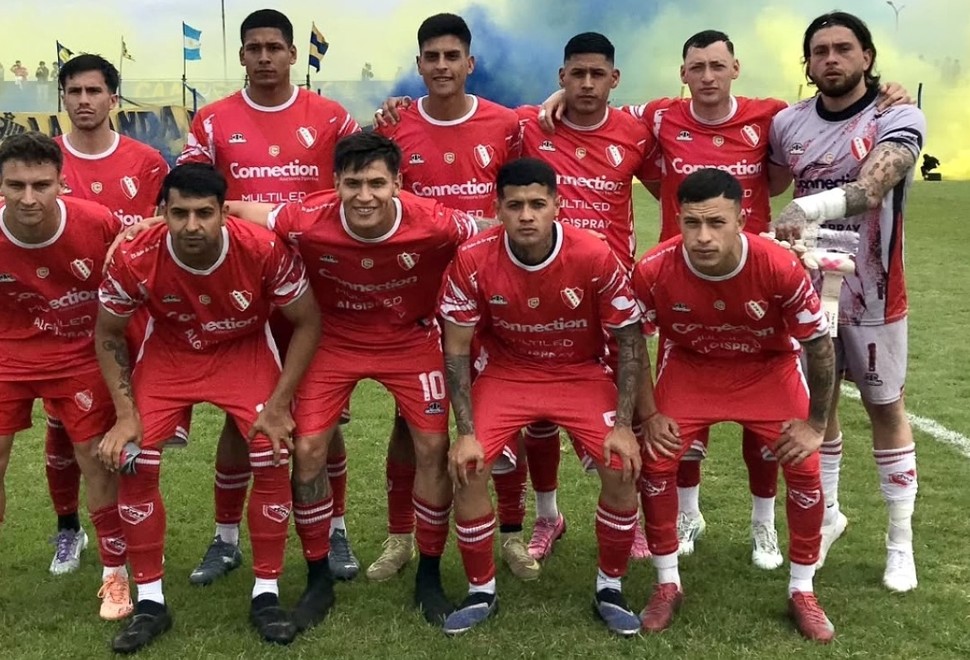 La Primera C quedó al rojo vivo a una fecha del final: Berazategui y Luján lideran las zonas, mientras Centro Español, Sacachispas y Cañuelas buscan la definición.