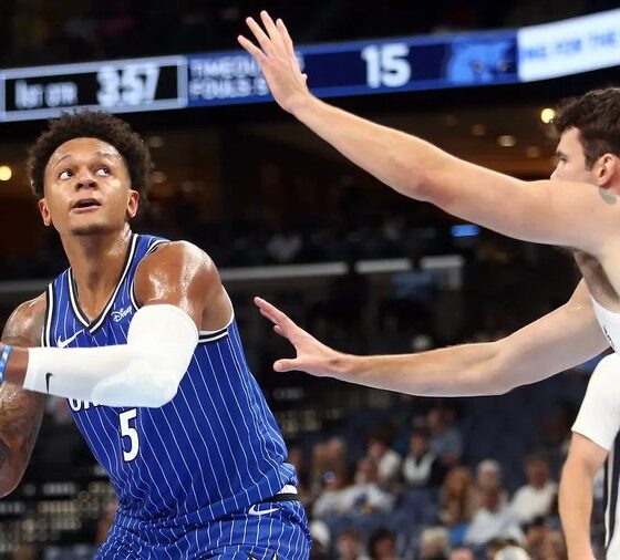 Toronto ganó por 50 puntos, Golden State derrotó a los Lakers y Austin Reaves fue el máximo anotador de una intensa jornada de pretemporada NBA.