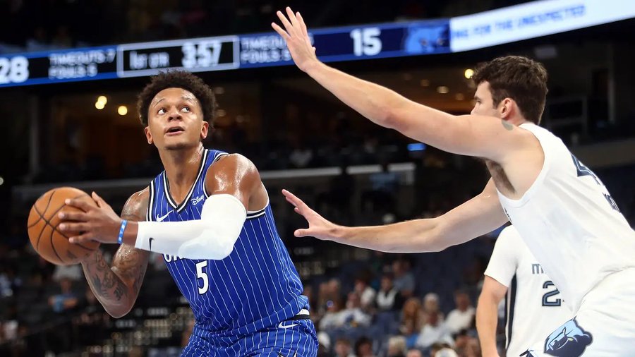 Toronto ganó por 50 puntos, Golden State derrotó a los Lakers y Austin Reaves fue el máximo anotador de una intensa jornada de pretemporada NBA.