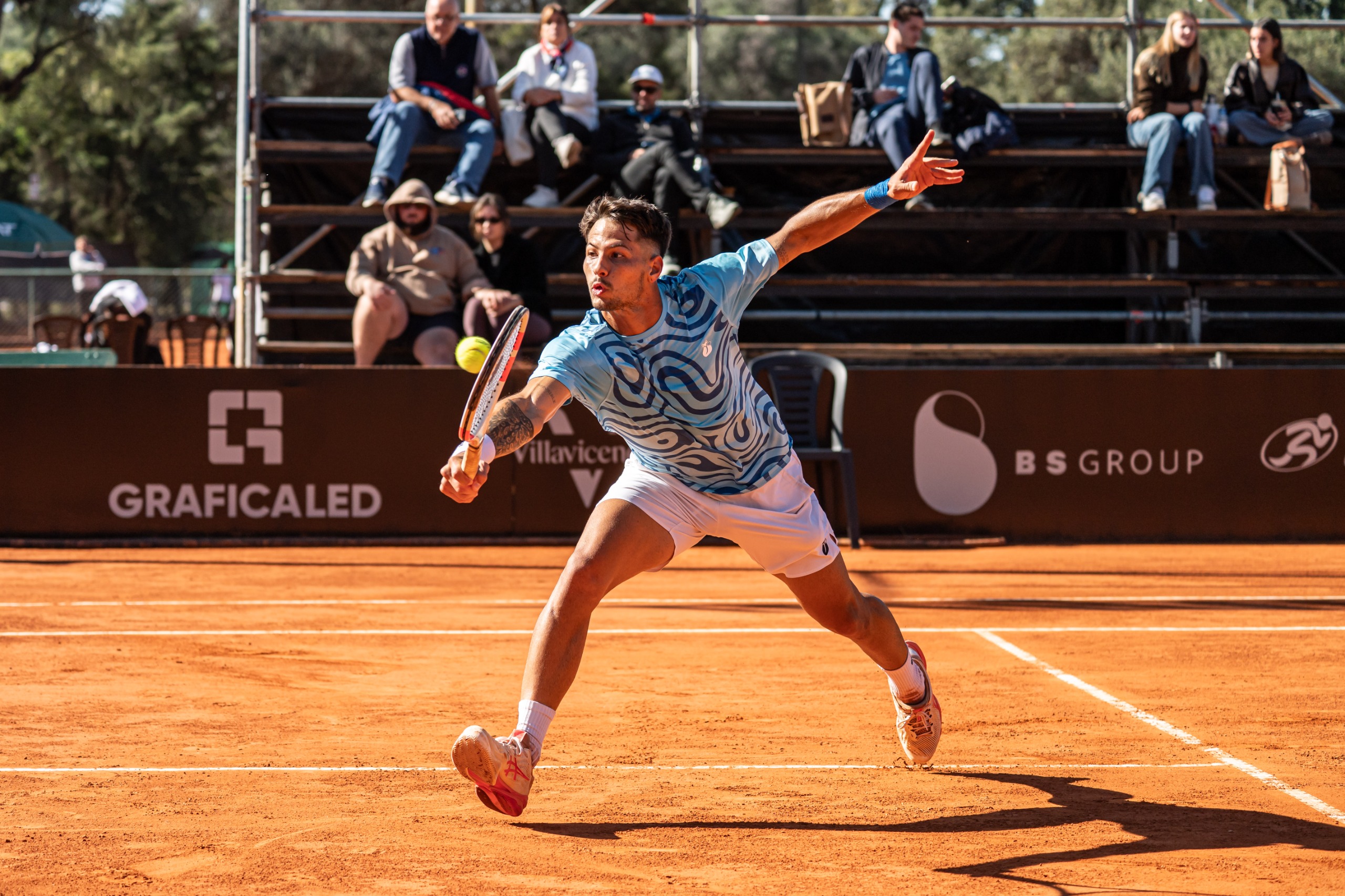 Justo y Villanueva se medirán en cuartos de Curitiba y garantizarán un argentino en semifinales. Midón también va por un lugar entre los cuatro mejores.