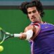 El Masters 1000 de Shanghái dejó una jornada de sorpresas: Zizou Bergs eliminó a Carlos Alcaraz, Stefanos Tsitsipas remontó ante Taylor Fritz y Medvedev, Ruud y Auger-Aliassime avanzaron a la siguiente ronda.