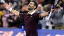 Djokovic remontó a Zverev y Medvedev eliminó a Francisco Cerúndolo en una jornada electrizante del ATP de Shanghái 2026.